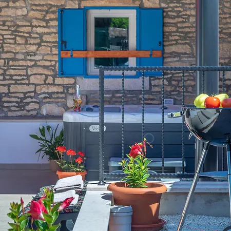 3 Bedroom Stunning In Brscici 펜션 Bicici
