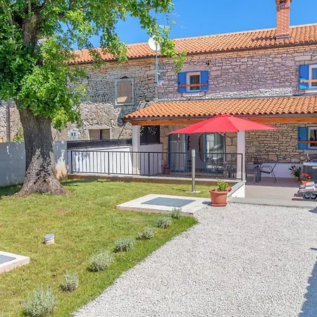 3 Bedroom Stunning In Brscici 펜션 *