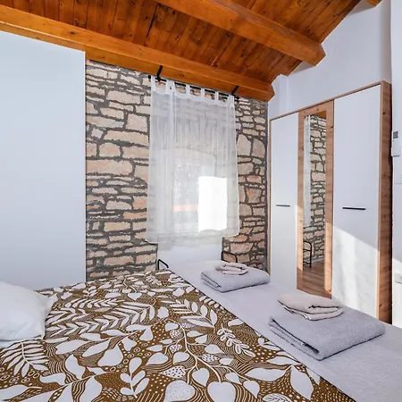 3 Bedroom Stunning In Brscici 펜션 Bicici